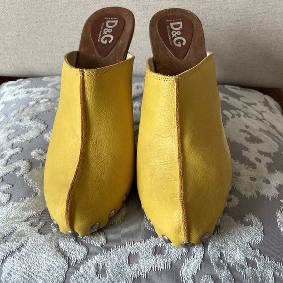 Gorgeous yellow Dolce and Gabbana mule heels - Picture 2 of 4